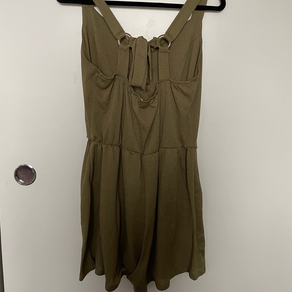 Green romper shorts - Picture 3 of 6